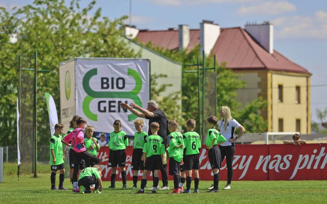 Tłum kibiców i grad bramek w Łęczycy